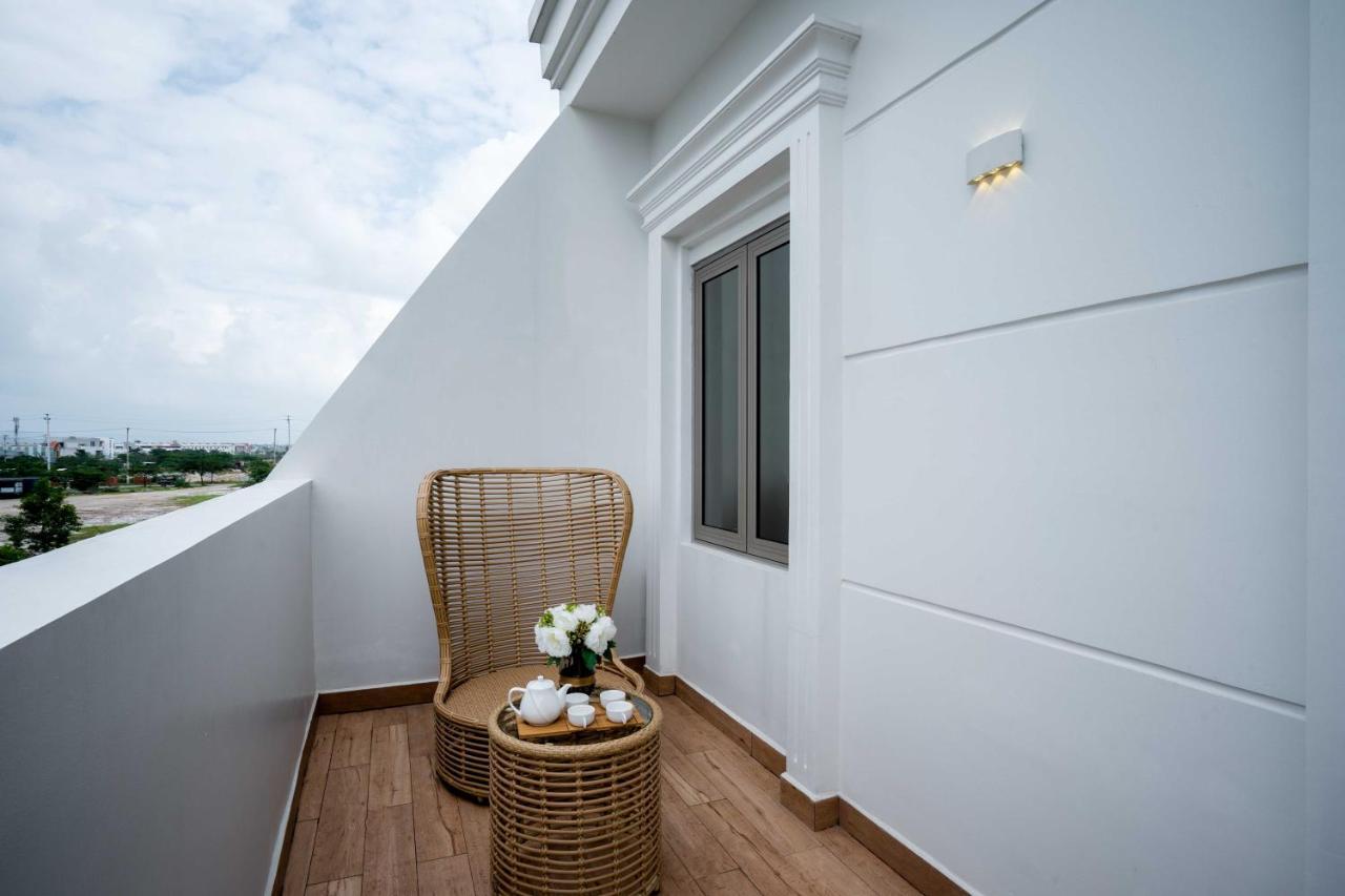 Regal Lakeside Private Villa Da Nang