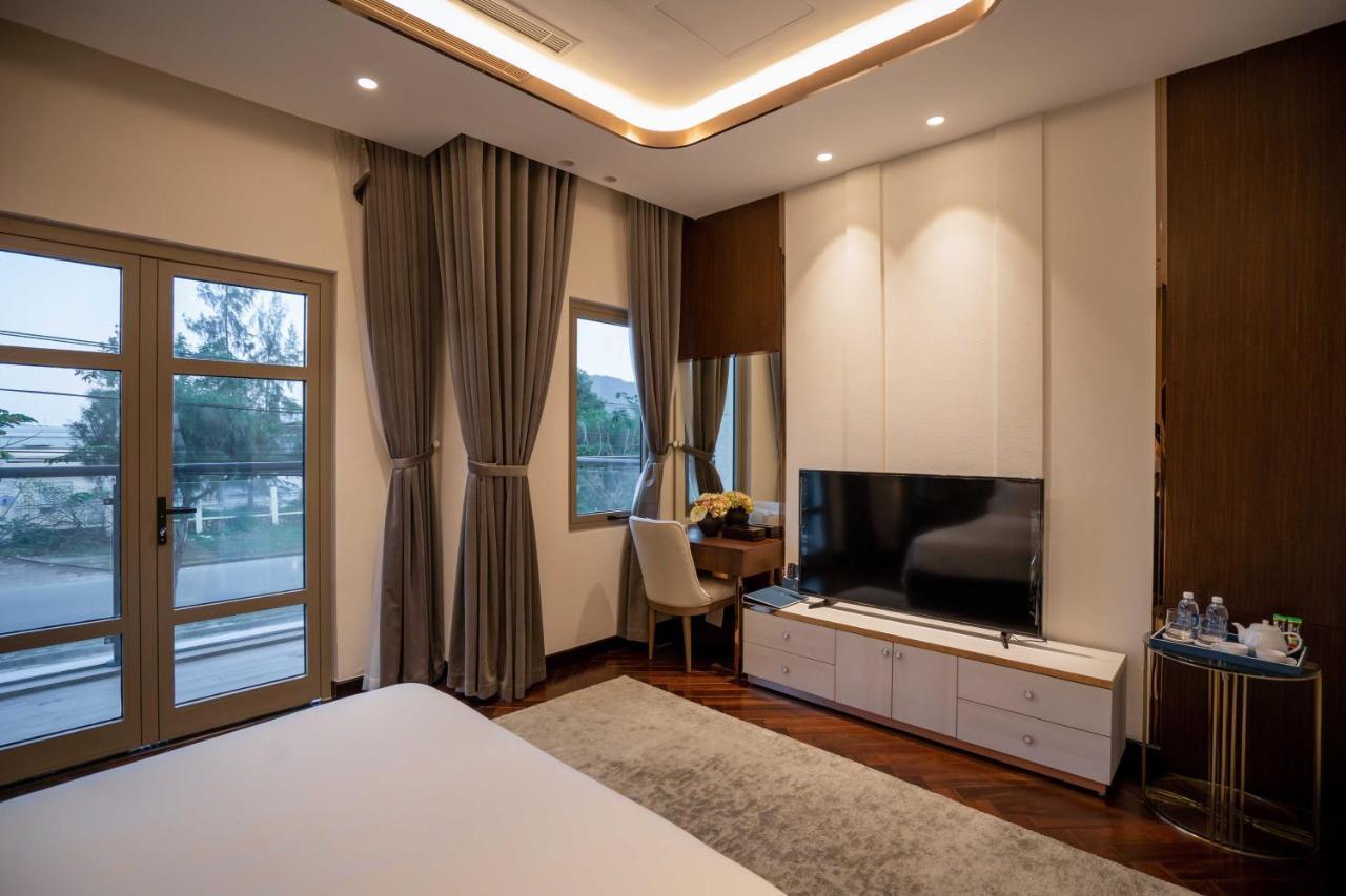 Regal Lakeside Private Villa *